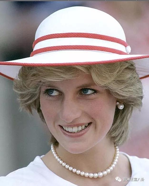 赏探秘美丽耳钉推荐!开元棋牌王室耳环大(图4) 赏探秘美丽耳钉推荐!开元棋牌王室耳环大(图4)